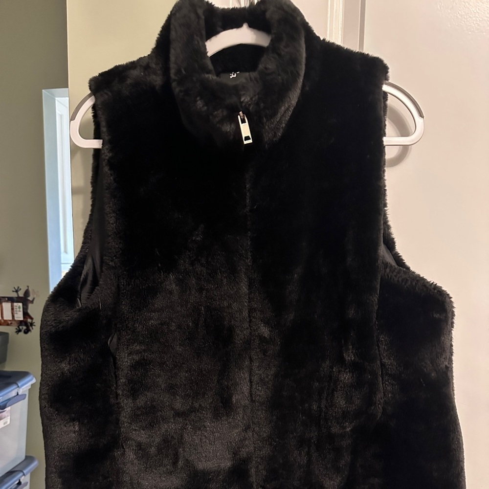 Women’s Echo Black Faux Fur Vest size L
